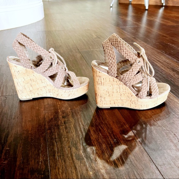 ✨Madden Girl Emboss Wedges - Picture 2 of 6